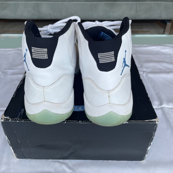 Athletic_Shoes